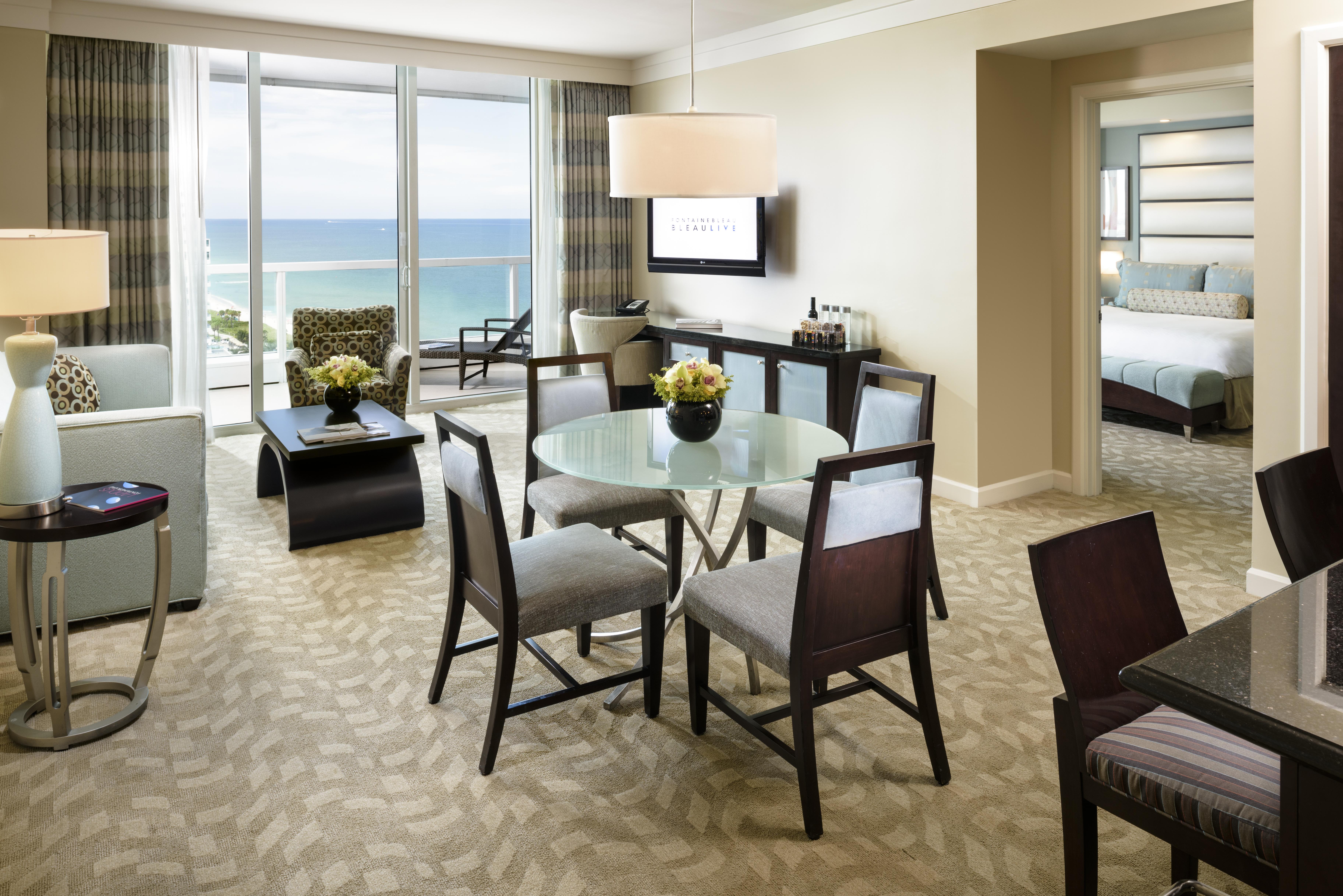 Fontainebleau Miami Beach Exterior photo A suite at The Breakers