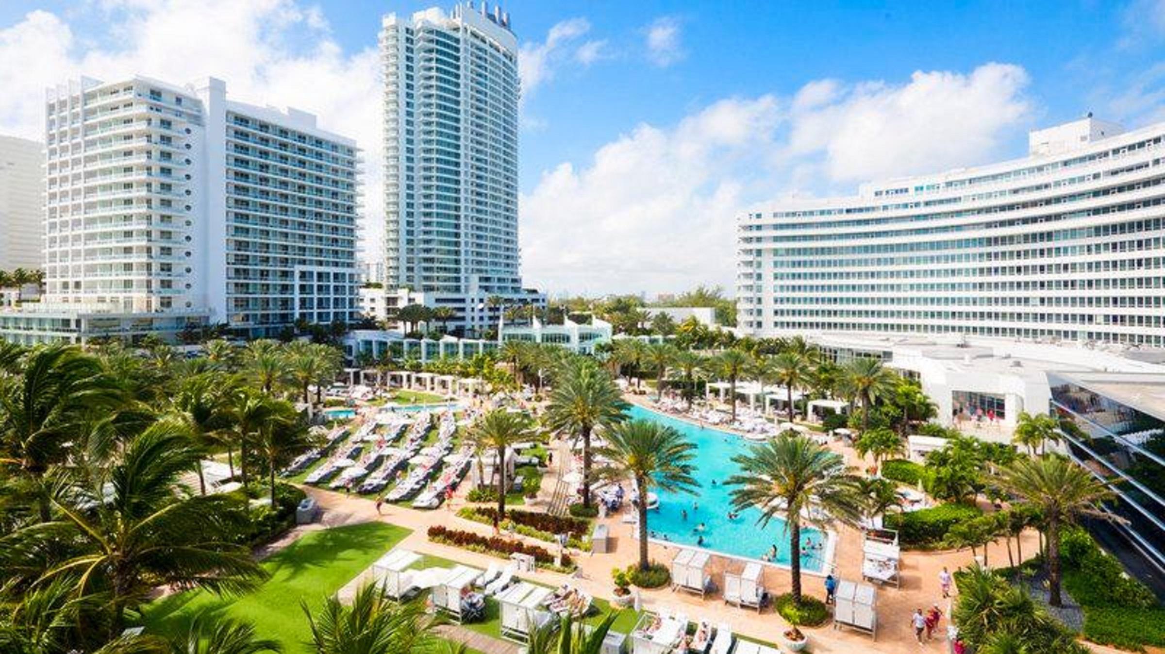 Fontainebleau Miami Beach Exterior photo The Fontainebleau Hotel