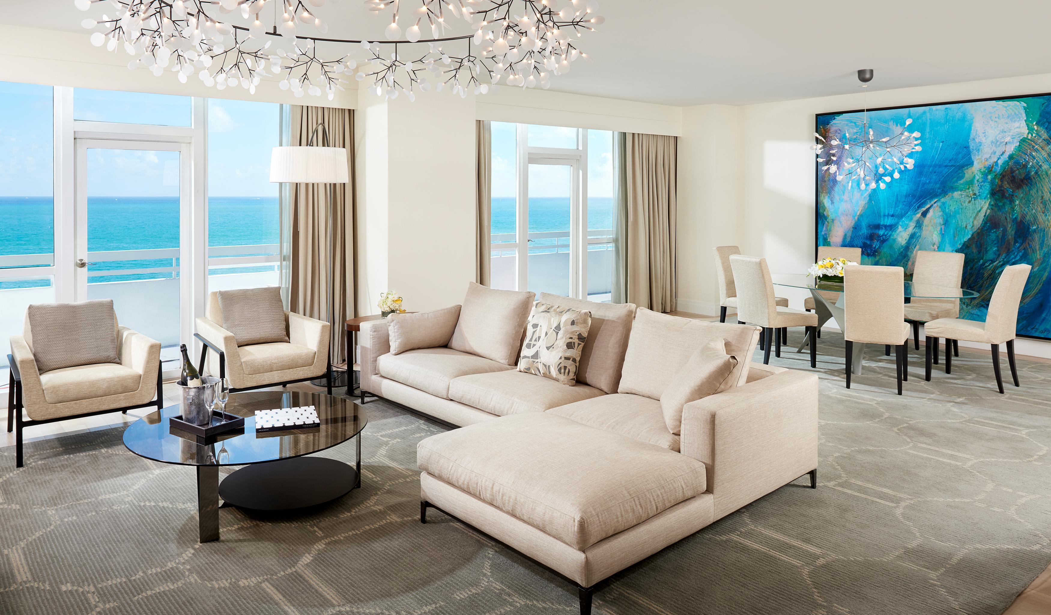 Fontainebleau Miami Beach Exterior photo A suite at Atlantis Paradise Island