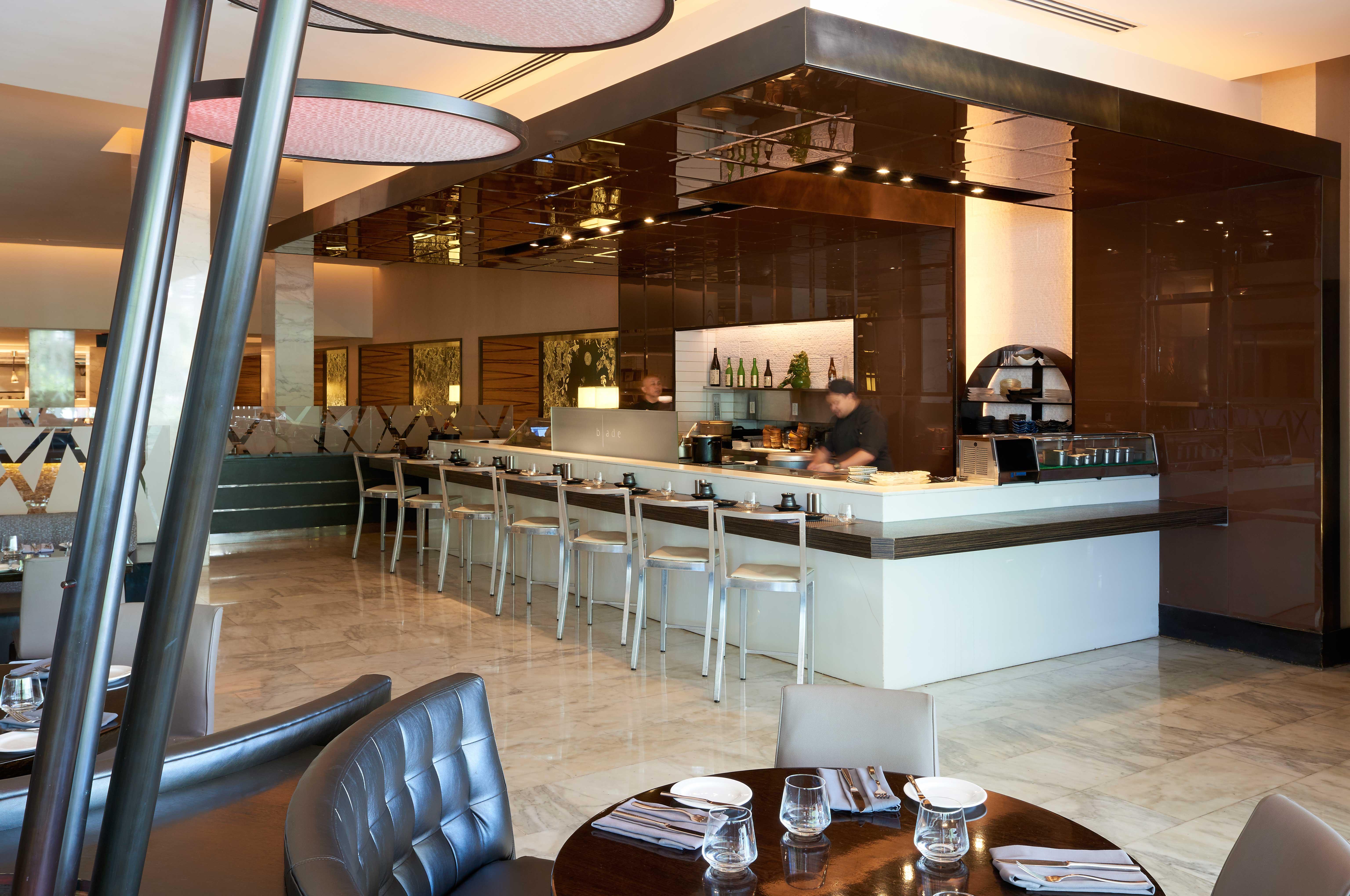 Fontainebleau Miami Beach Exterior photo The bar at the restaurant