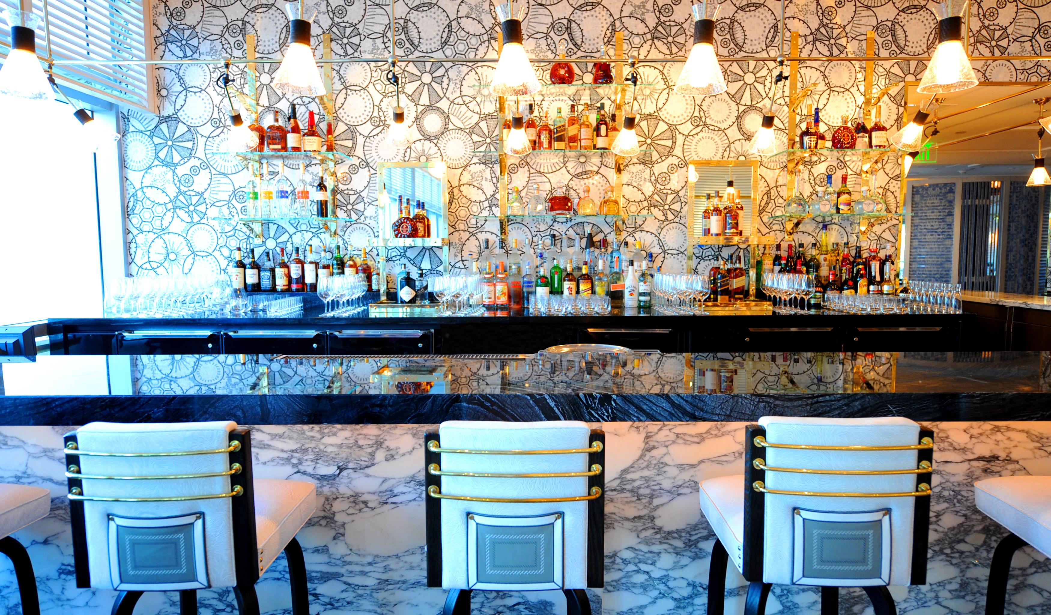 Fontainebleau Miami Beach Exterior photo The bar at the 1905 Restaurant