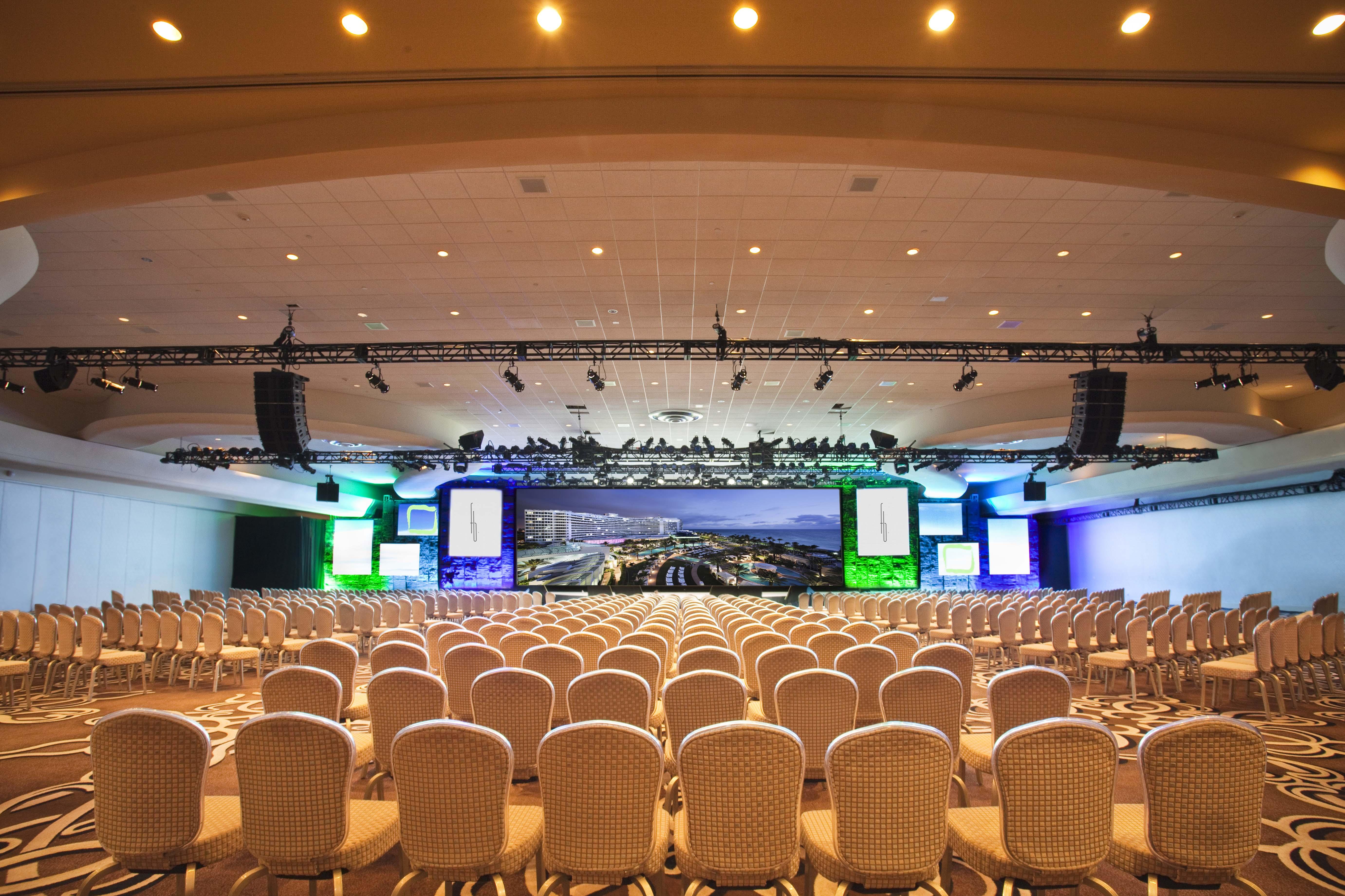 Fontainebleau Miami Beach Exterior photo The 2008 convention of the National Education Association