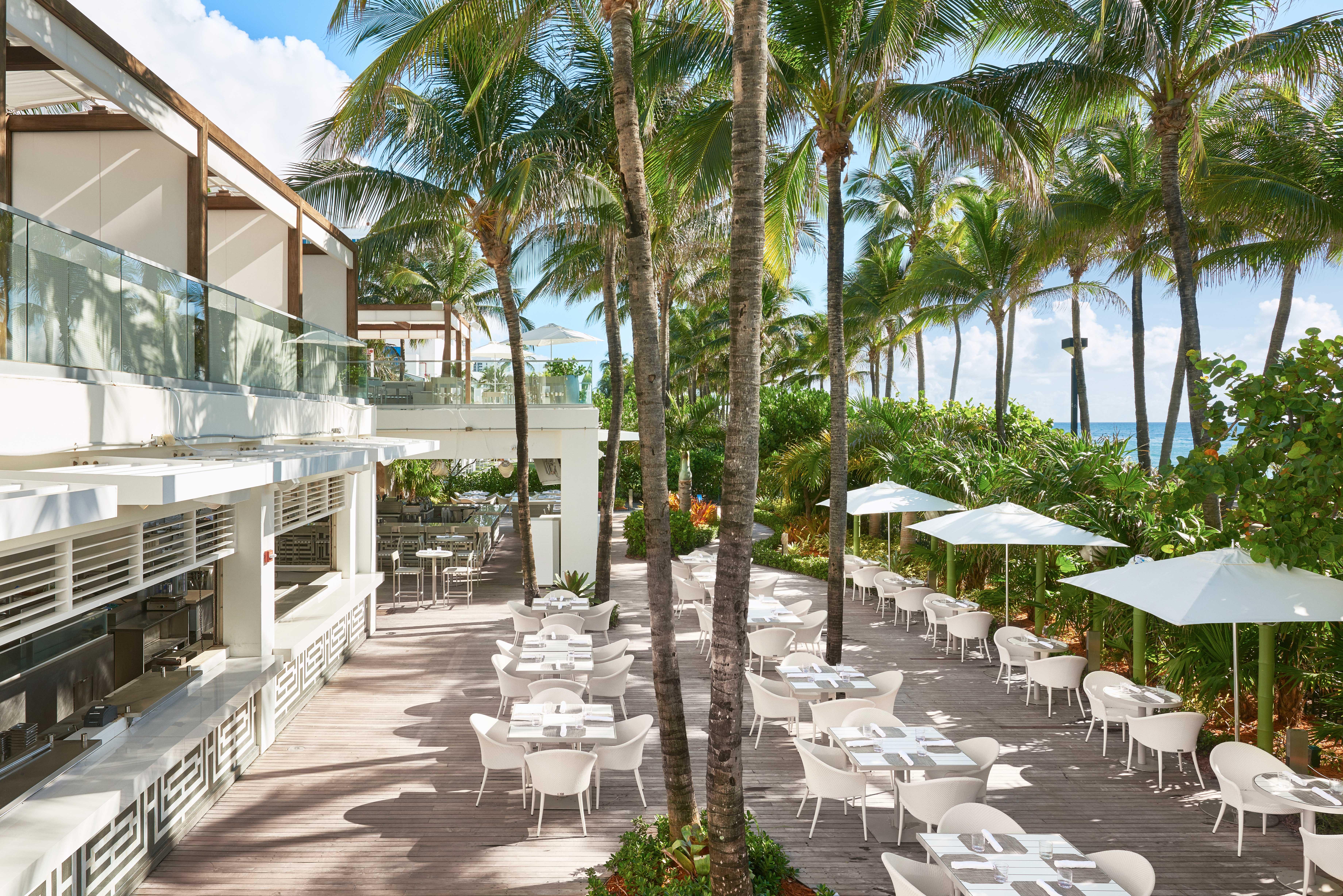 Fontainebleau Miami Beach Exterior photo The Deck at Island Gardens