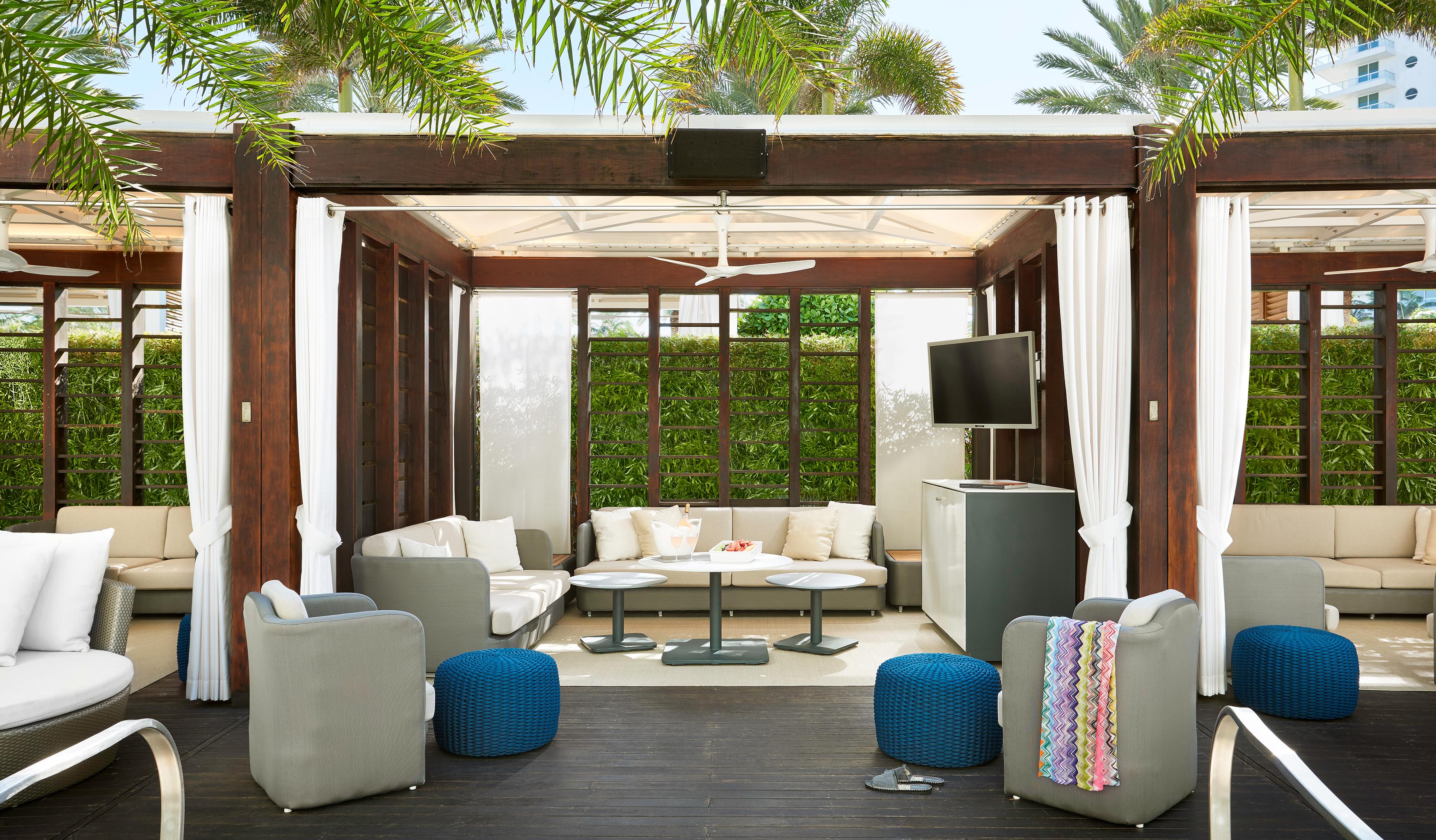 Fontainebleau Miami Beach Exterior photo Cabana at the Fontainebleau