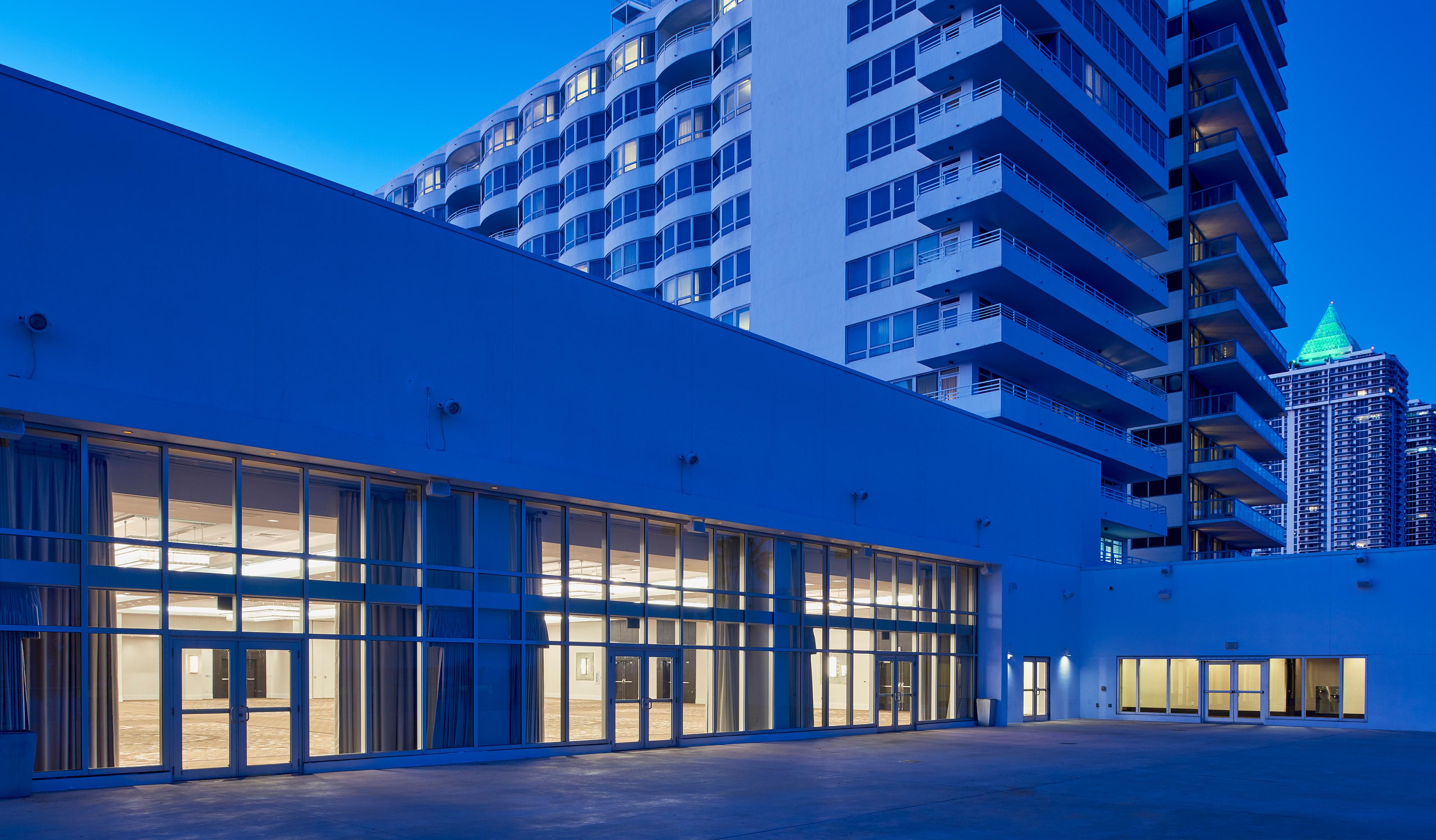 Fontainebleau Miami Beach Exterior photo The new building of the University of Applied Sciences