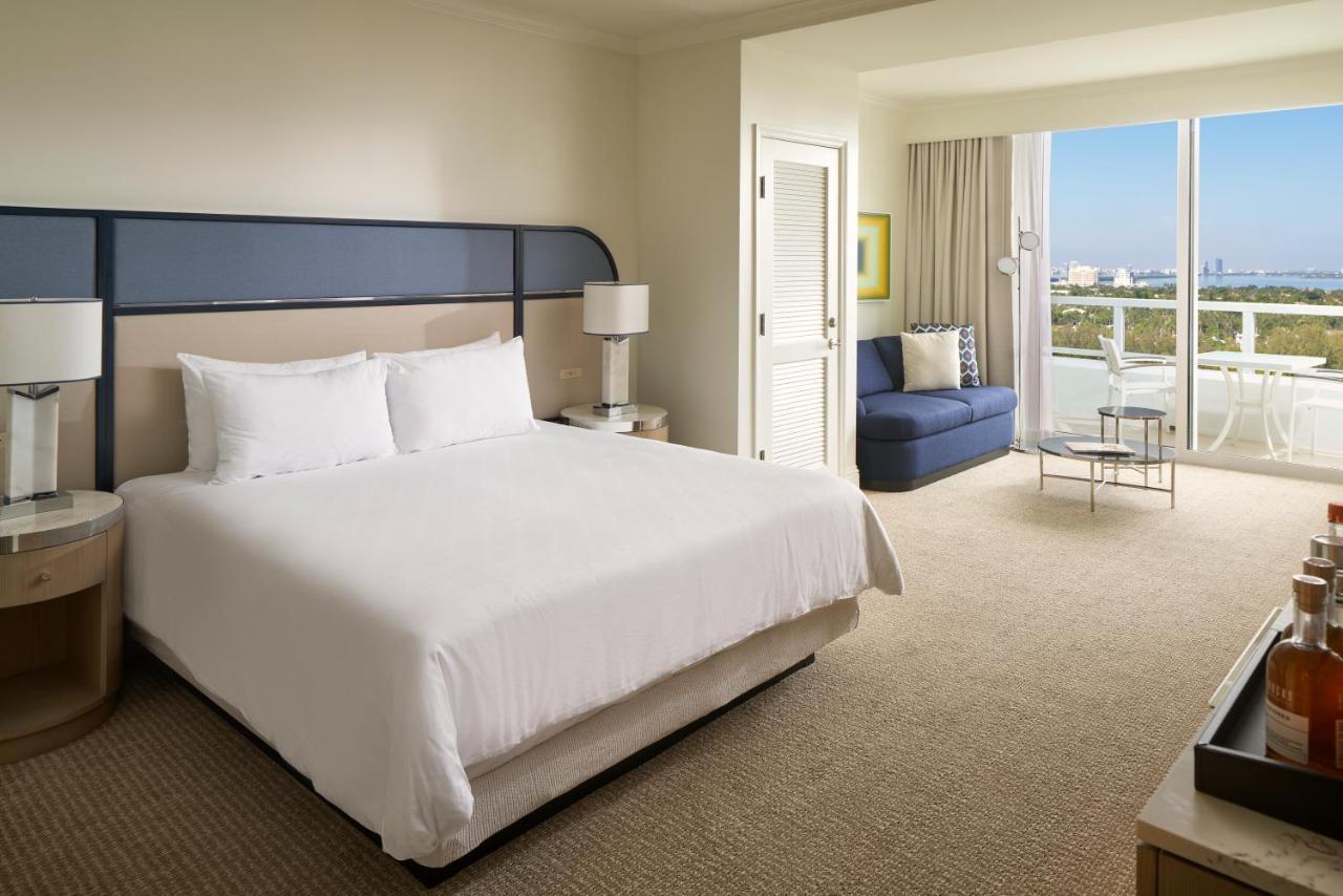 Fontainebleau Miami Beach Exterior photo A guest room at the Hilton San Diego Bayfront