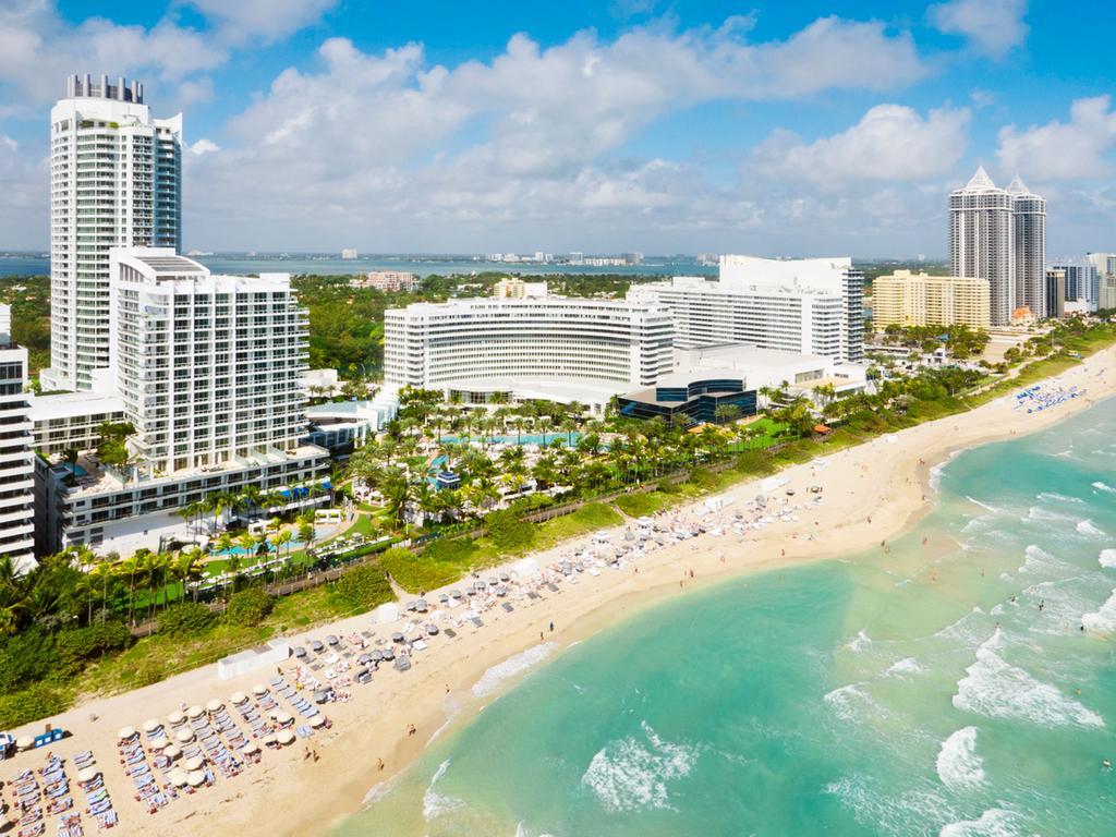 Fontainebleau Miami Beach Exterior photo South Beach