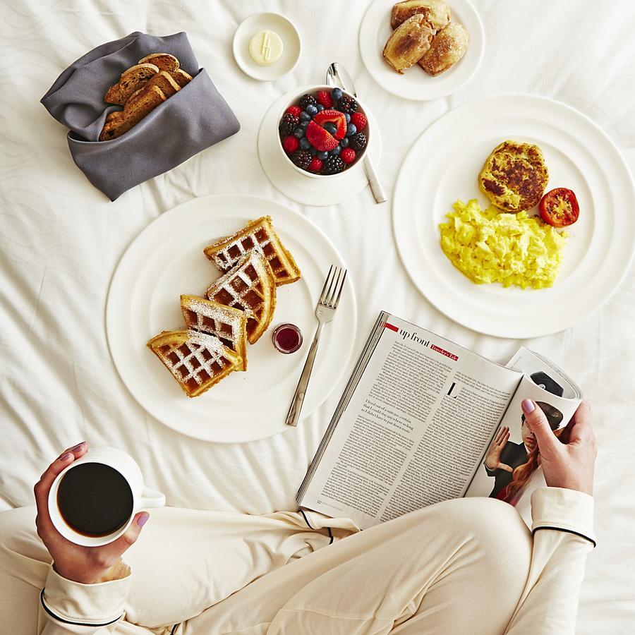 Fontainebleau Miami Beach Exterior photo A breakfast in bed